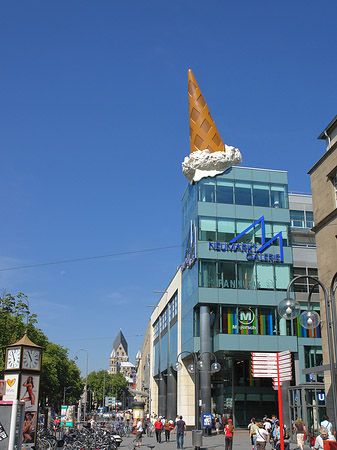Foto Neumarkt Galerie mit Straße - Köln