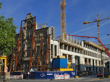 Baustelle auf der Kreuzung Komödienstraße Tunisstraße