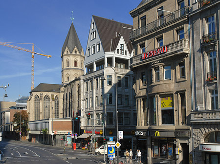 St Andreas mit Komödienstraße und Häusern Foto 