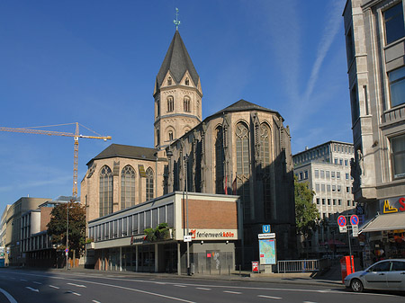 Foto St Andreas mit Komödienstraße und Häusern - Köln